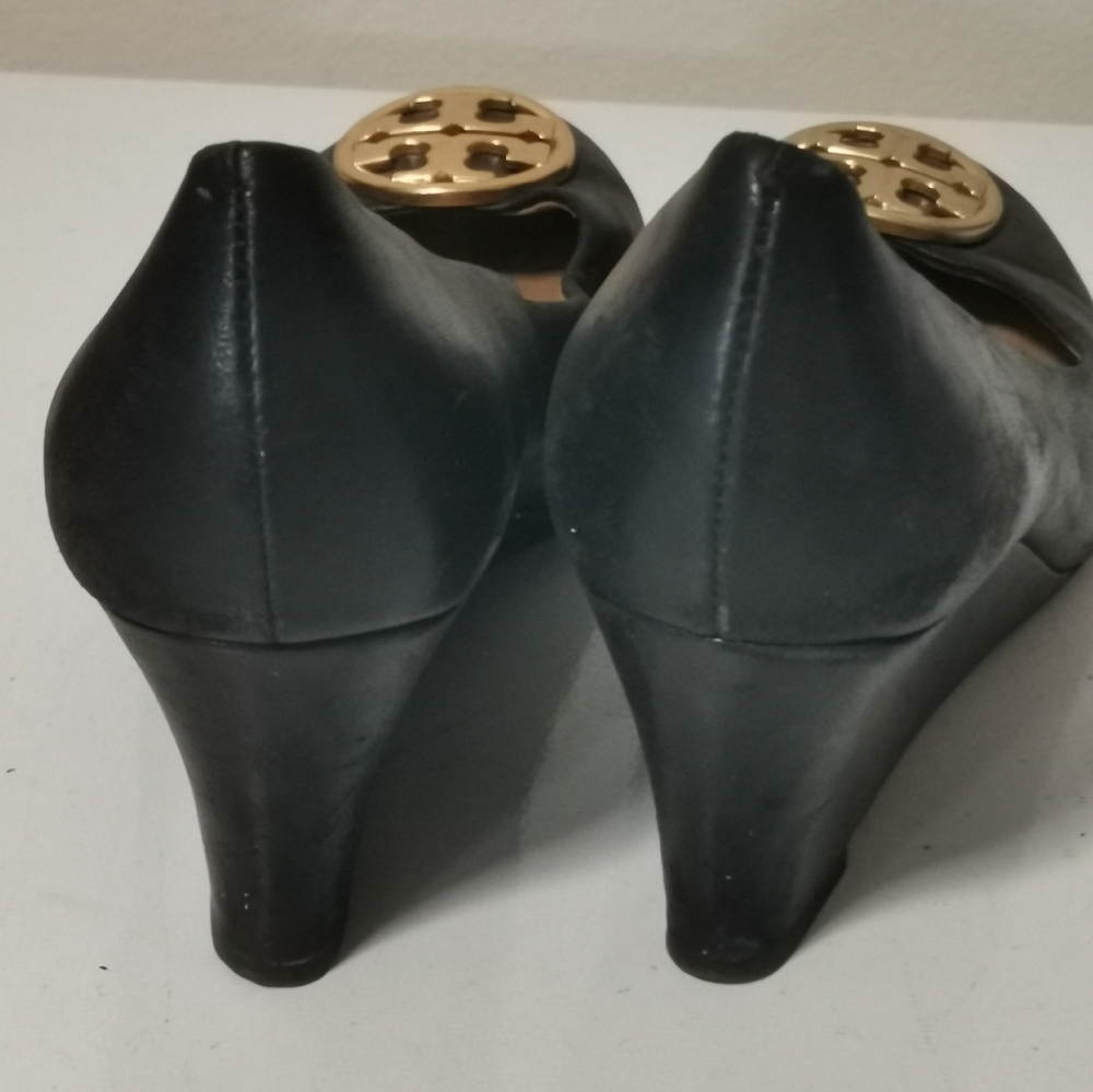 Tory Burch black leather platform pumps - Picture 2 of 7